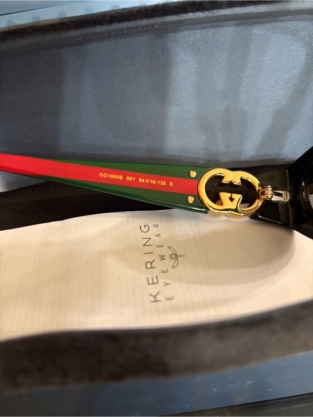 Gucci Black Oval Logo Sunglasses new with packaging - Picture 3 of 13
